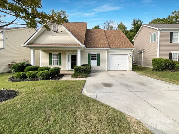 3903 Planters Watch Dr, Charlotte, NC 28278