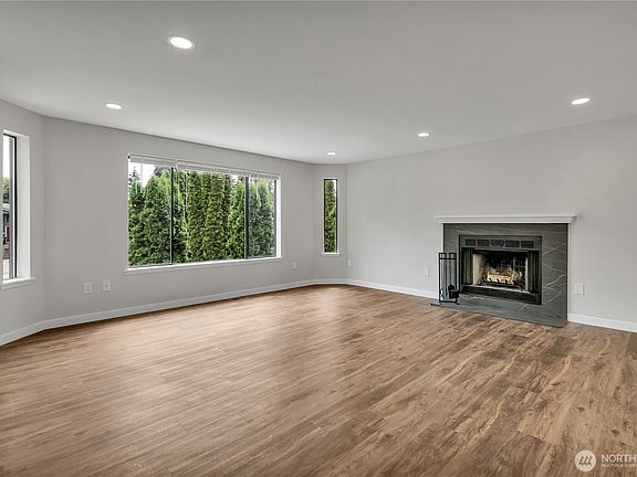 4th image of 1811 162nd Street E