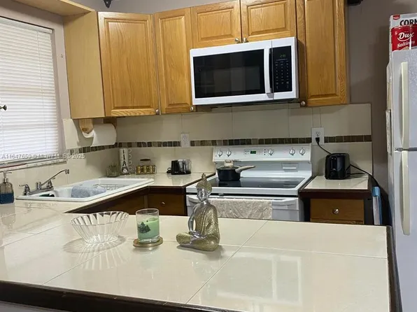 4050 NW 135th St #20-1, Opa Locka, FL 33054