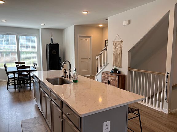 2nd image of 1337 Claytor Ln