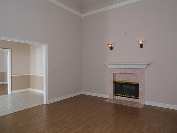 5th image of 1005 Dyson Dr