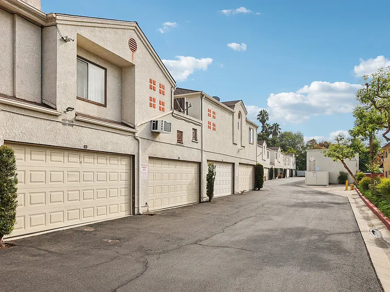 Villas at Whittier — Photo 38