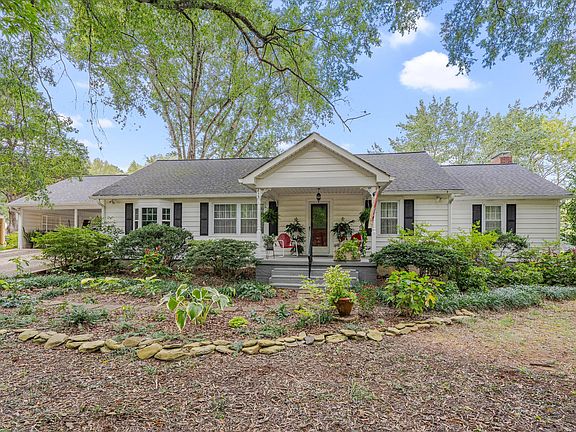 2nd image of 813 Lawrence Rd