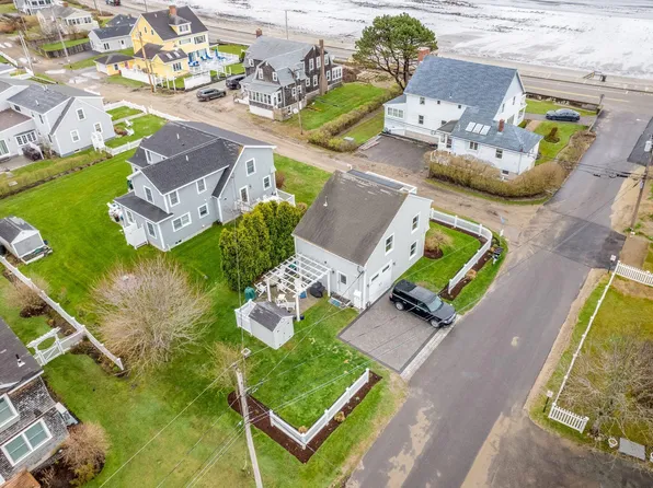 29 Gooch Avenue, Kennebunk, ME 04043