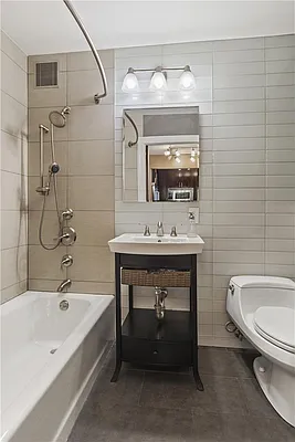 Sold by R New York | media 7