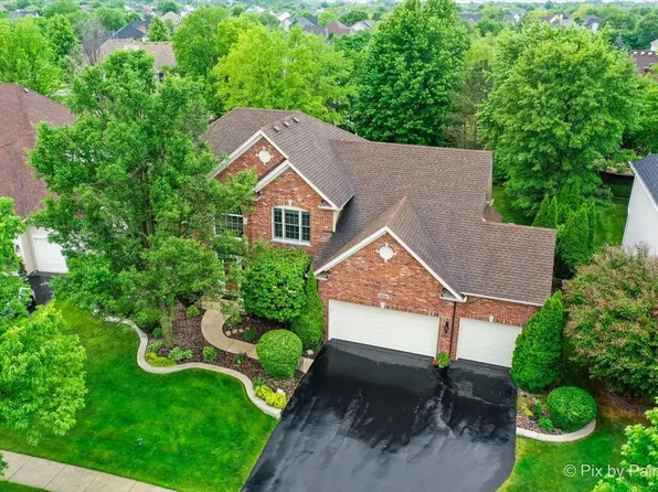 2344 Alamance Dr, West Chicago, IL 60185