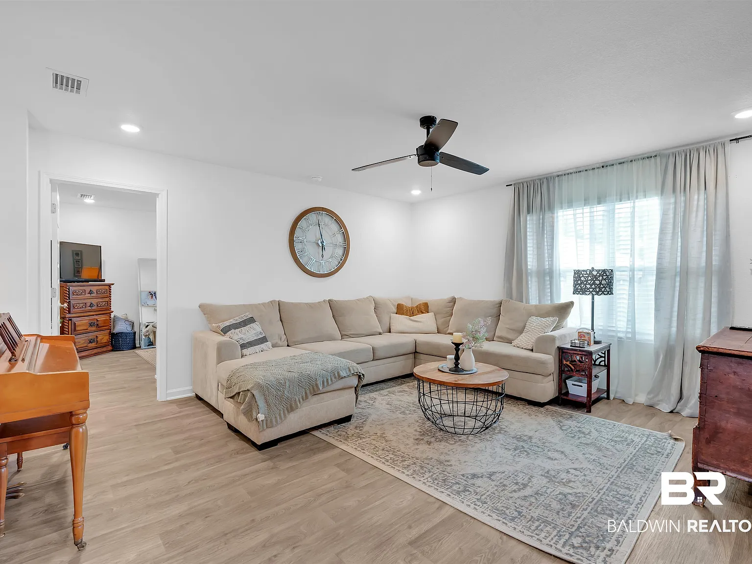 4 bed, 2.0 bath, 1822 sqft, $2,400 — Photo 4