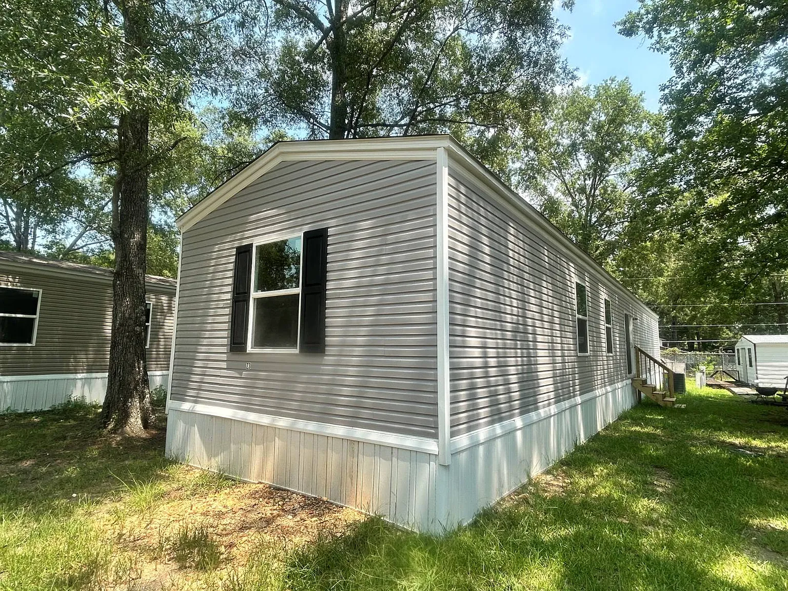 3 bed, 2.0 bath, 1140 sqft, $999 — Photo 2