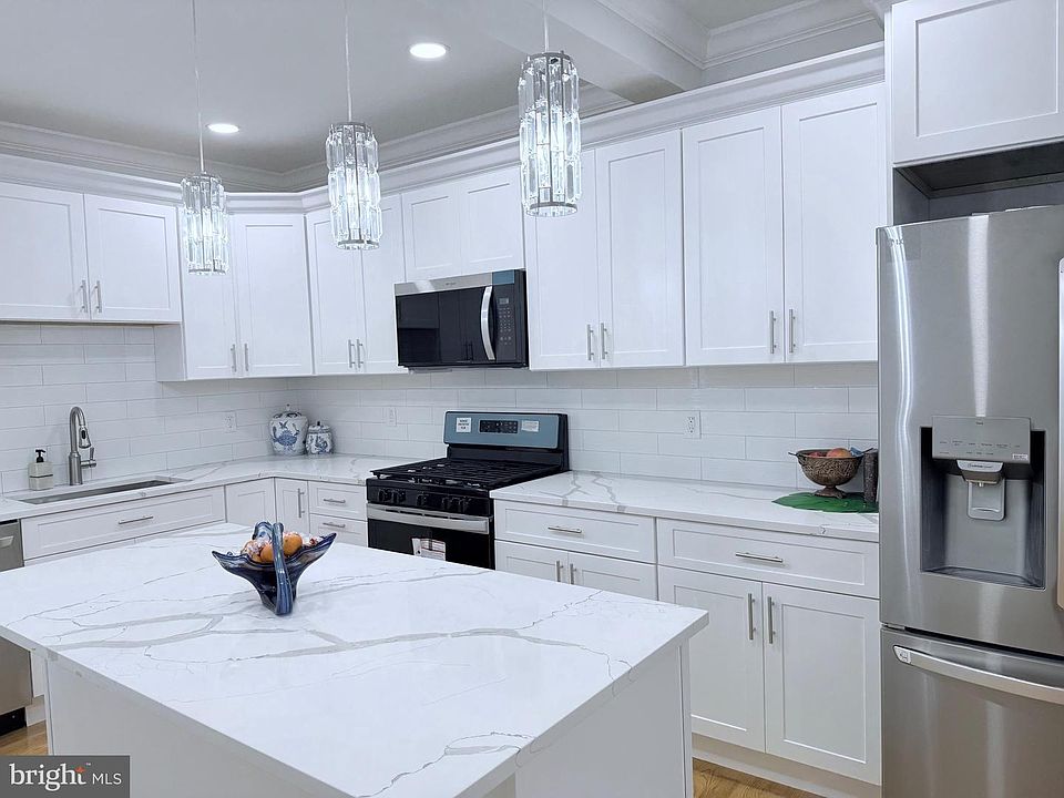 1st image of 2011 Morris St