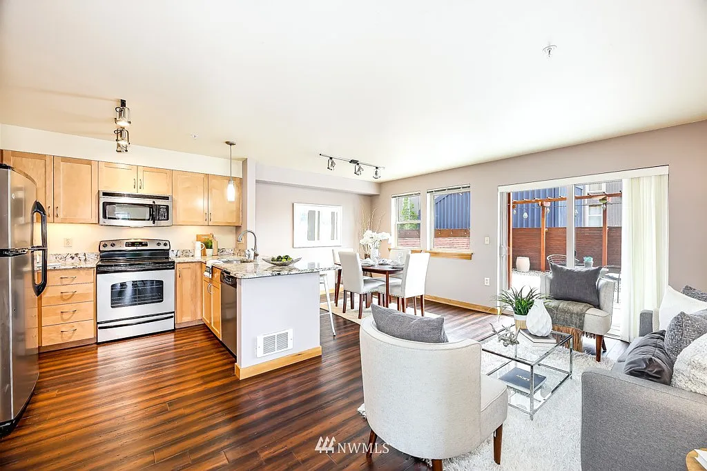 827 Hiawatha Place S #216 photo 1