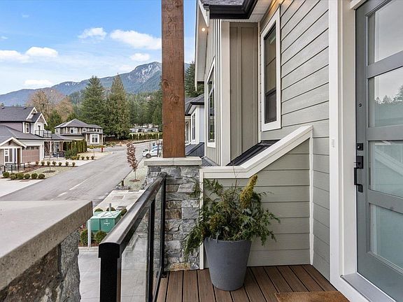 3rd image of 1880 Columbia Valley Rd #74