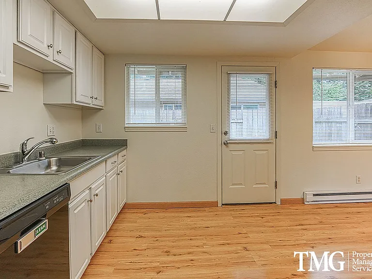 3903 E 18th St #13 — Photo 9
