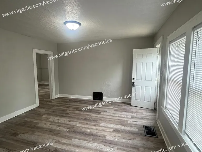 109 Columbia St — Photo 7