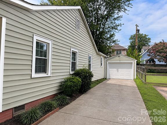 5th image of 3407 Benard Ave