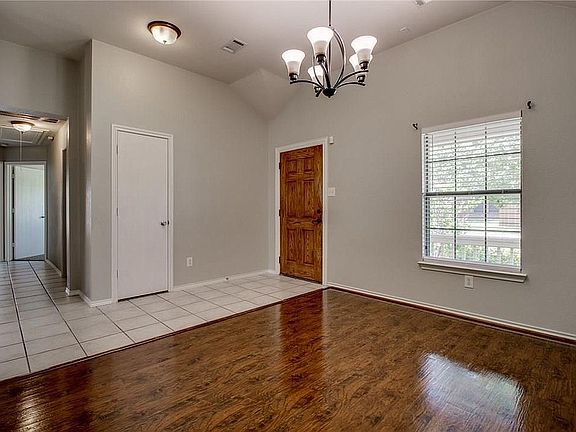5th image of 208 Victoria Dr