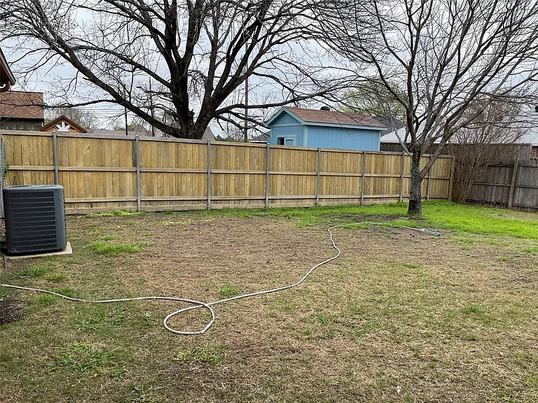 1402 Sheppard Ln — Photo 27