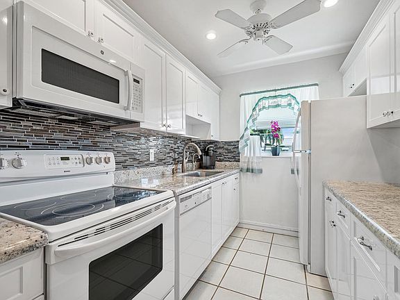 3rd image of 285 Main Blvd APT C