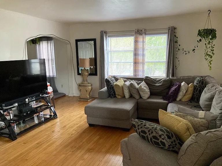 741 Rose Ave E #2 — Photo 2