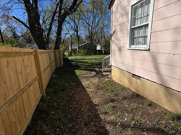 3rd image of 3061 Seminole Rd