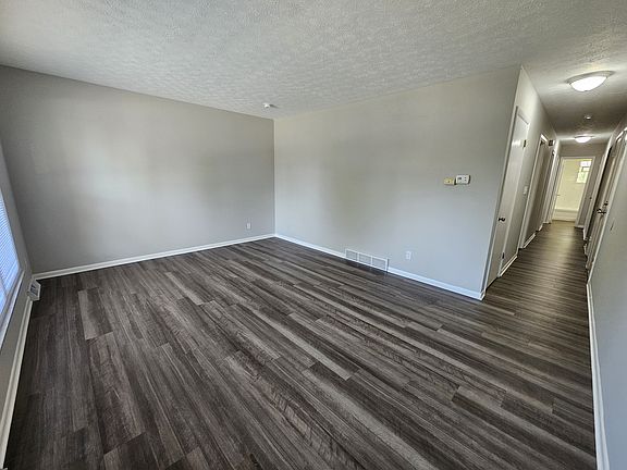 3rd image of 1950 Hampstead Dr