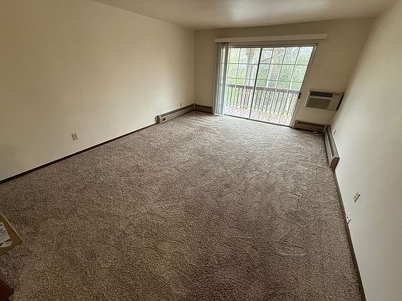 4th image of 200 Williamsburg Dr APT 5
