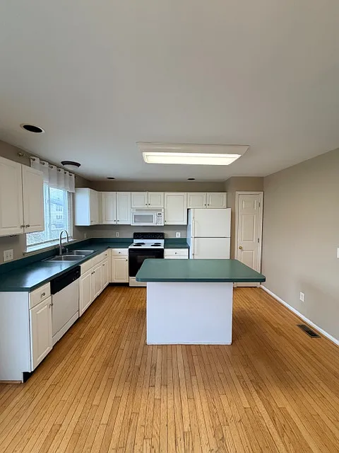 36 Lisa Dr — Photo 3