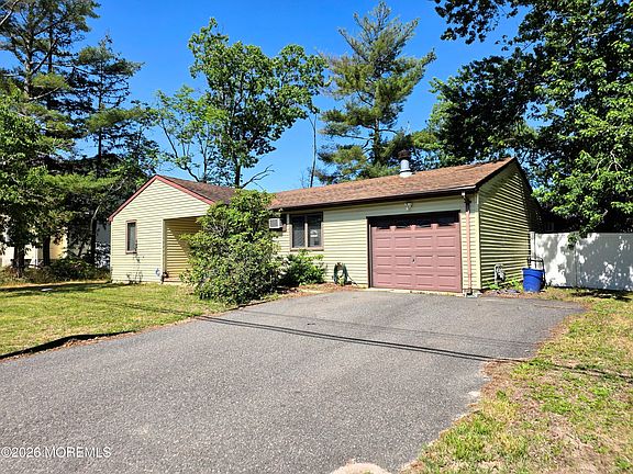 2nd image of 1210 Taylor Lane
