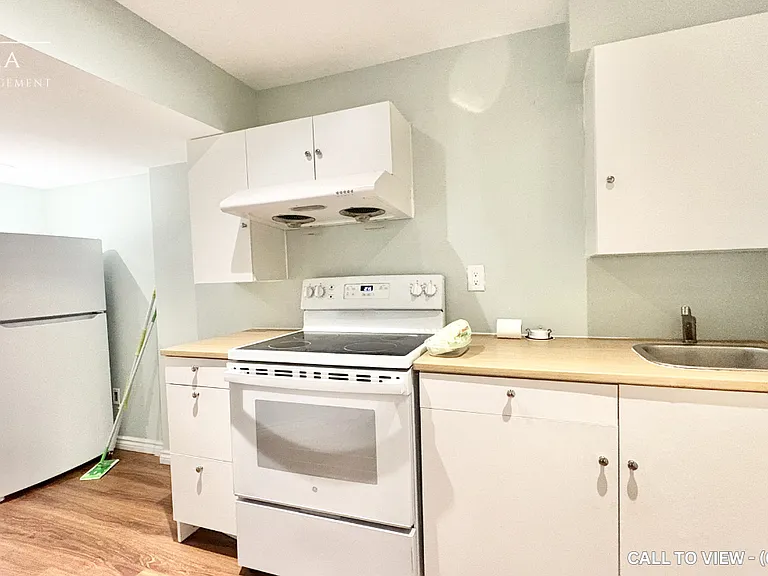 569 Blythwood Sq #2 — Photo 4