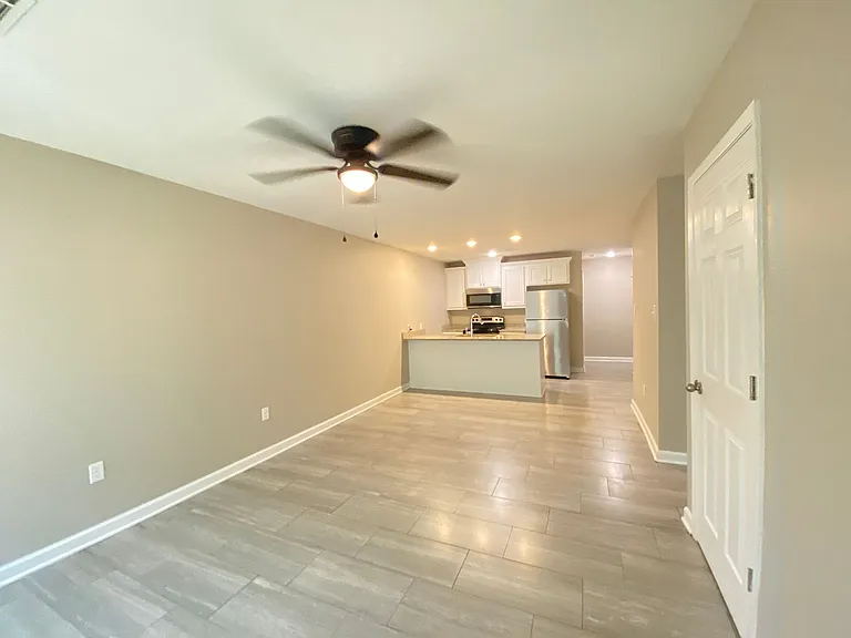 2412 Loop Acres Dr — Photo 5