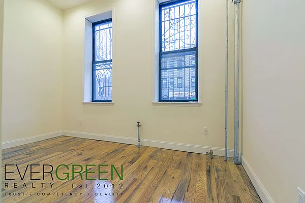 Rented by Evergreen Apartments BK | media 14