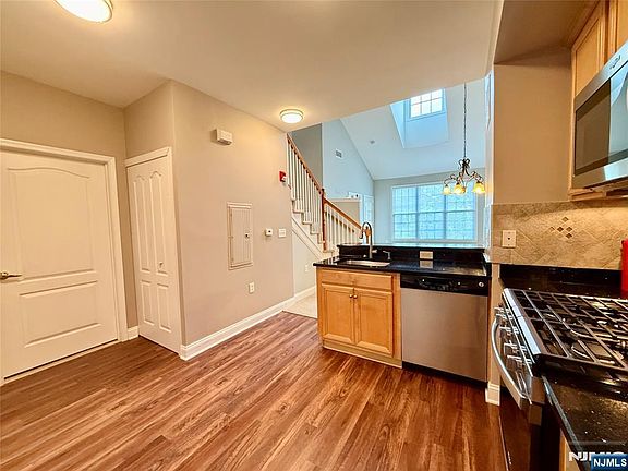 5th image of 1420 Wharton Ct