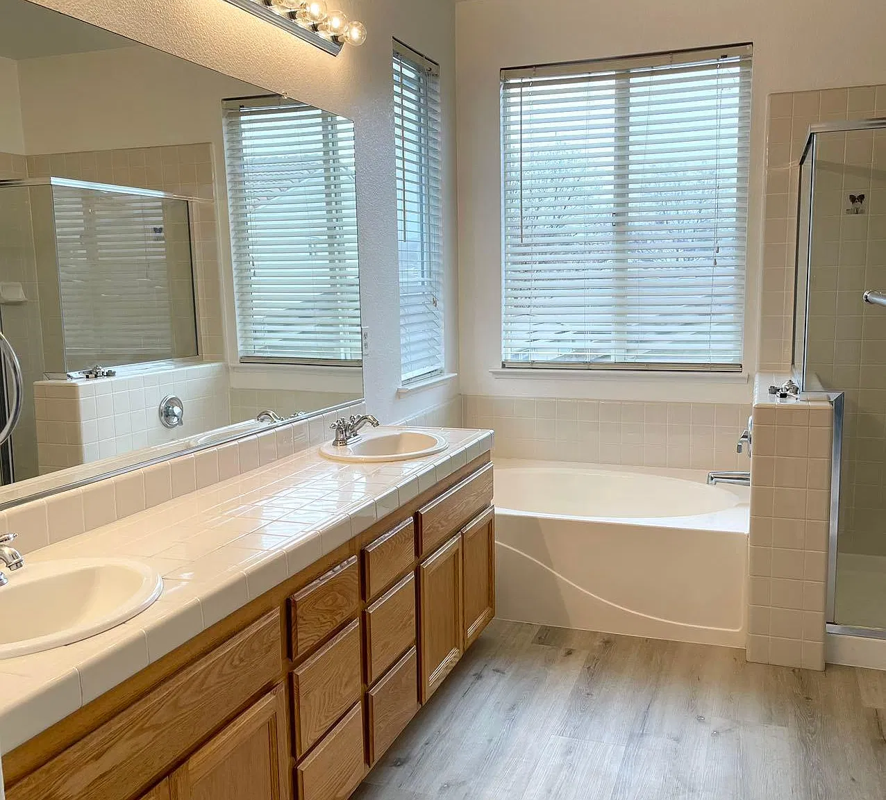 4 bed, 2.5 bath, 2086 sqft, $2,695 — Photo 4
