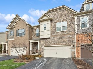 305 Camberley Ln, Lincolnshire, IL 60069