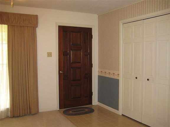 4th image of 803 S 14th 1/2 St