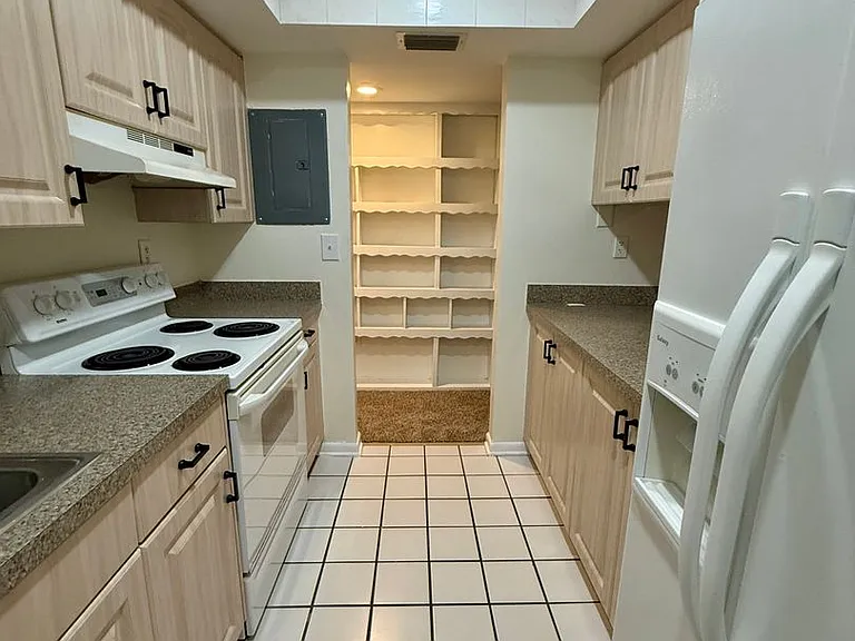 775 N Village Lake Dr #208 — Photo 4