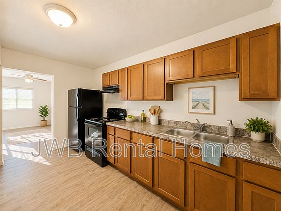 3rd image of 1059 Glencarin St