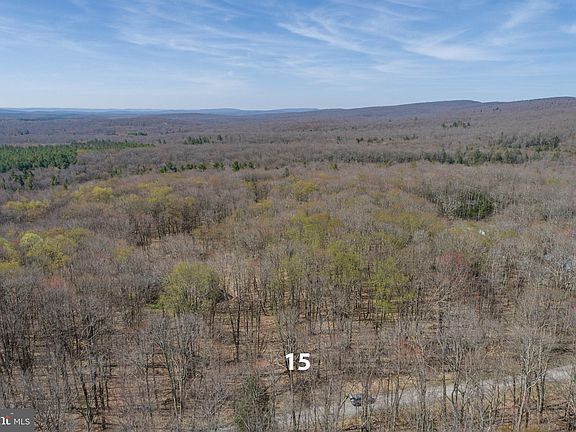 3rd image of 15 Fawn Dr