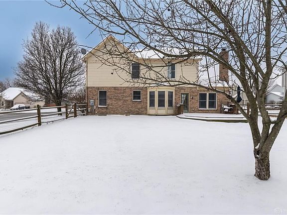 2nd image of 924 Decker Dr