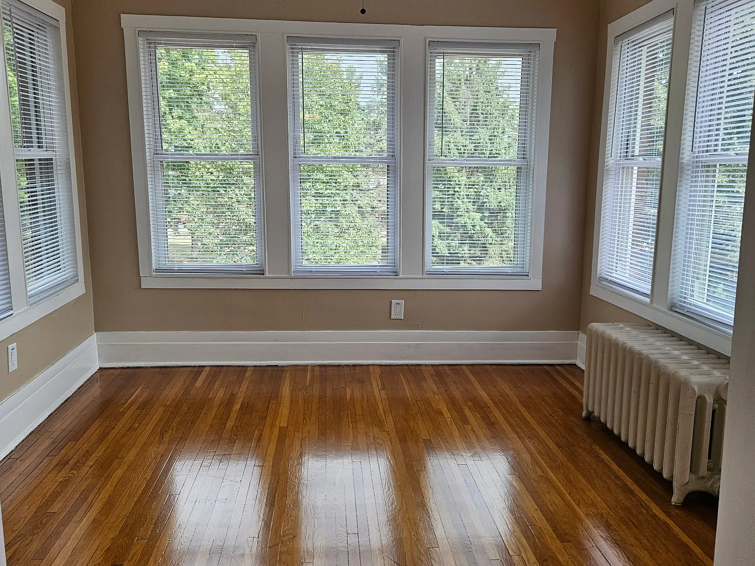 1 bed, 750 sqft, $1,300 — Photo 3