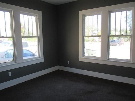 3rd image of 1829 Savannah Ave