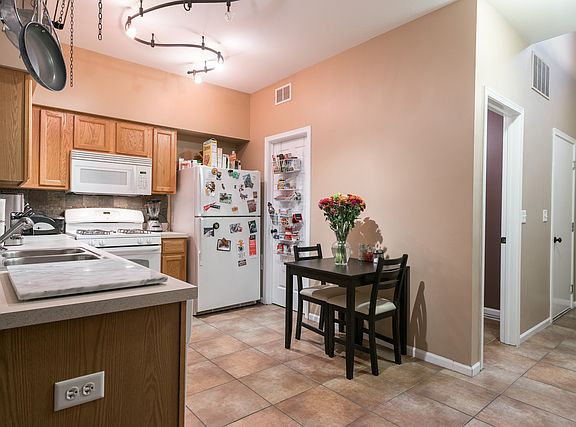 3rd image of 4039 Oak Tree Ln #4039