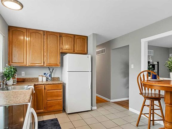 4th image of 584 Haventree Dr