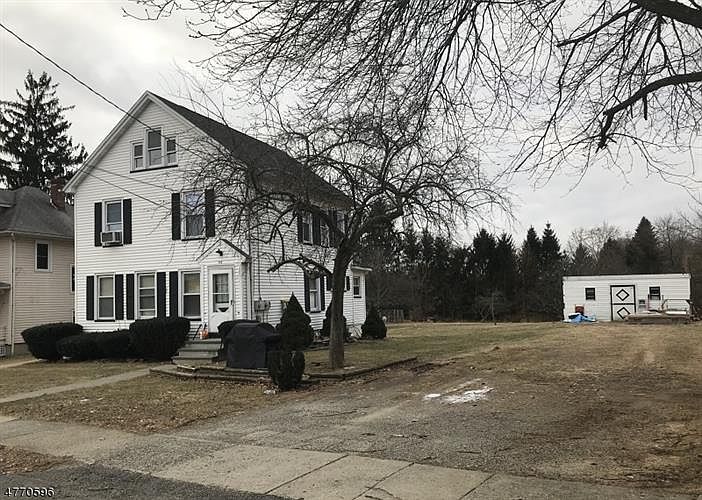 2nd image of 208 Vail St
