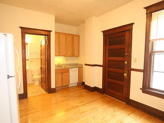 4th image of 3825 N Damen Ave #_2