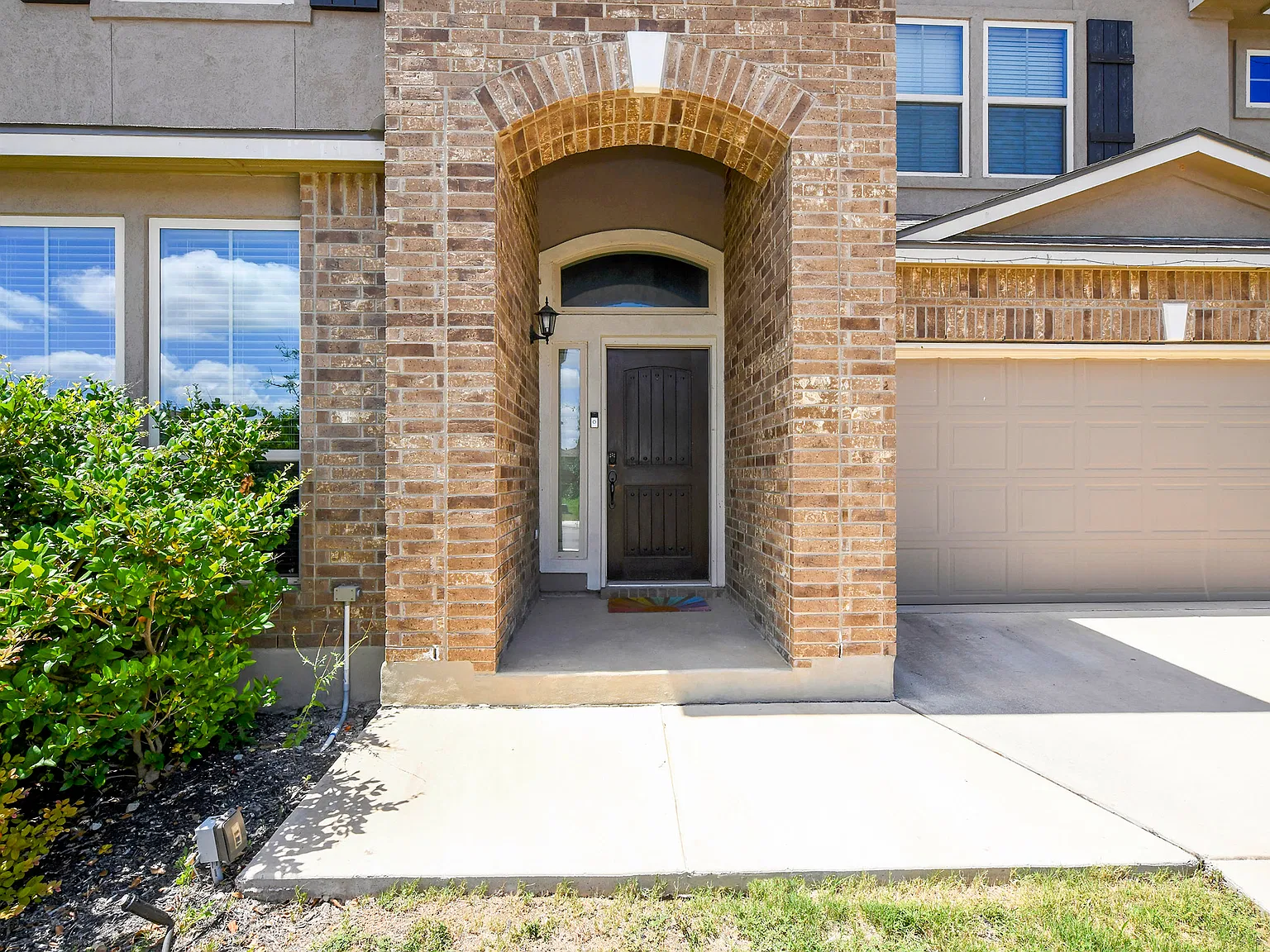 5 bed, 3.5 bath, 2487 sqft, $2,395 — Photo 3