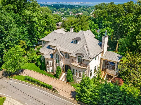 221 Douglas Road image 1 of 93