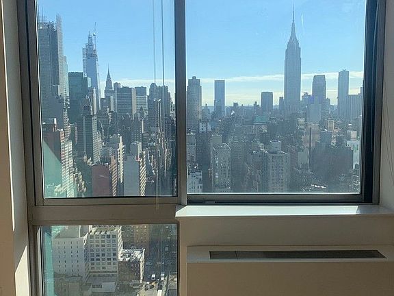 3rd image of 505 W 37th St APT 4203