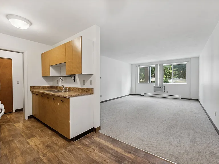 1776 St. Clair Ave — Photo 2