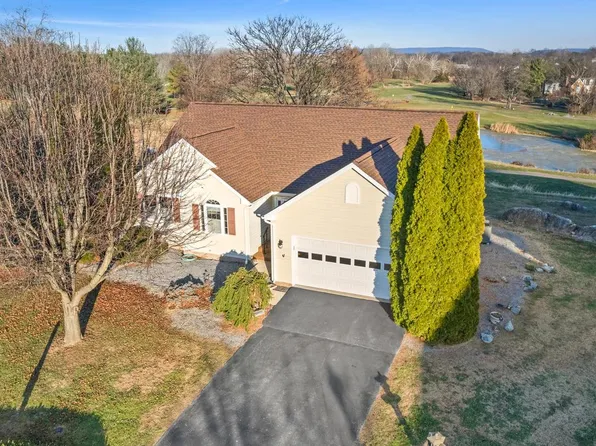 39 Torrey Pines Ct, Charles Town, WV 25414