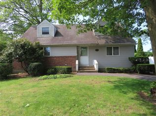 120 Cerny Pl, West Islip, NY 11795